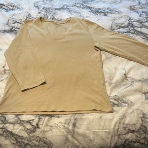 Chicos V-neck 3/4 sleeve shirt.